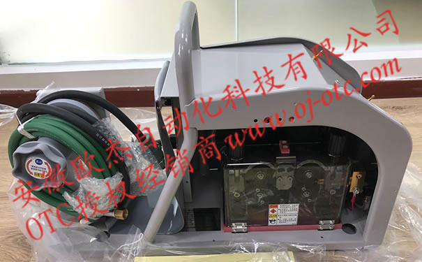 CM-7402 механизм подачи проволоки OTC для сварки чугуна - вид сбоку