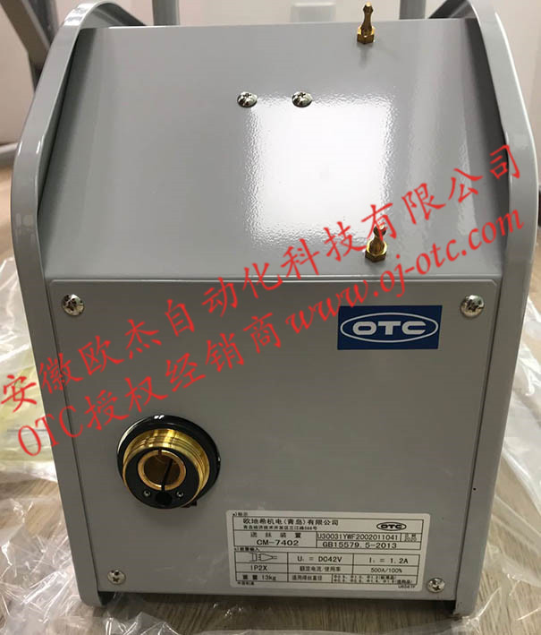 CM-7402 механизм подачи проволоки OTC для сварки чугуна - вид спереди