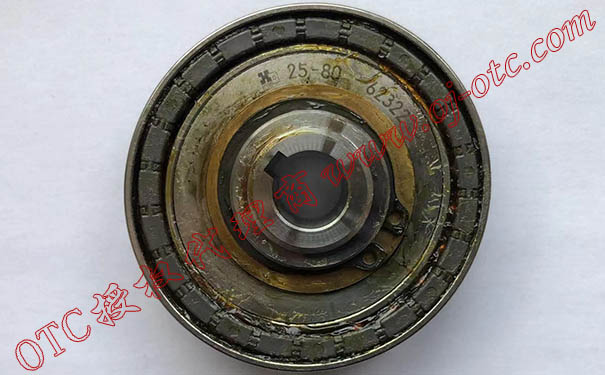 Редуктор W-L02114 для 5-й оси робота OTC - вид спереди