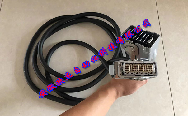 Кабель L20318C00 - разъемы на обоих концах