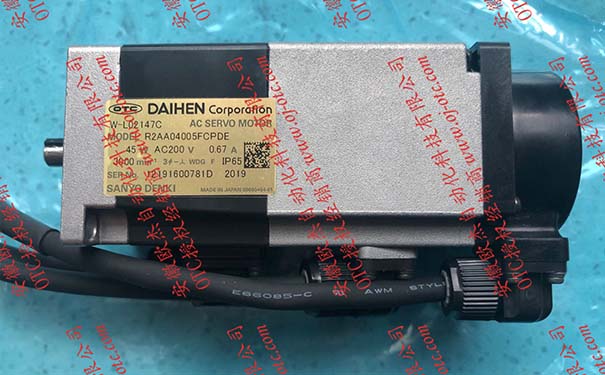 Серводвигатель W-L02147 OTC - боковой вид с маркировкой